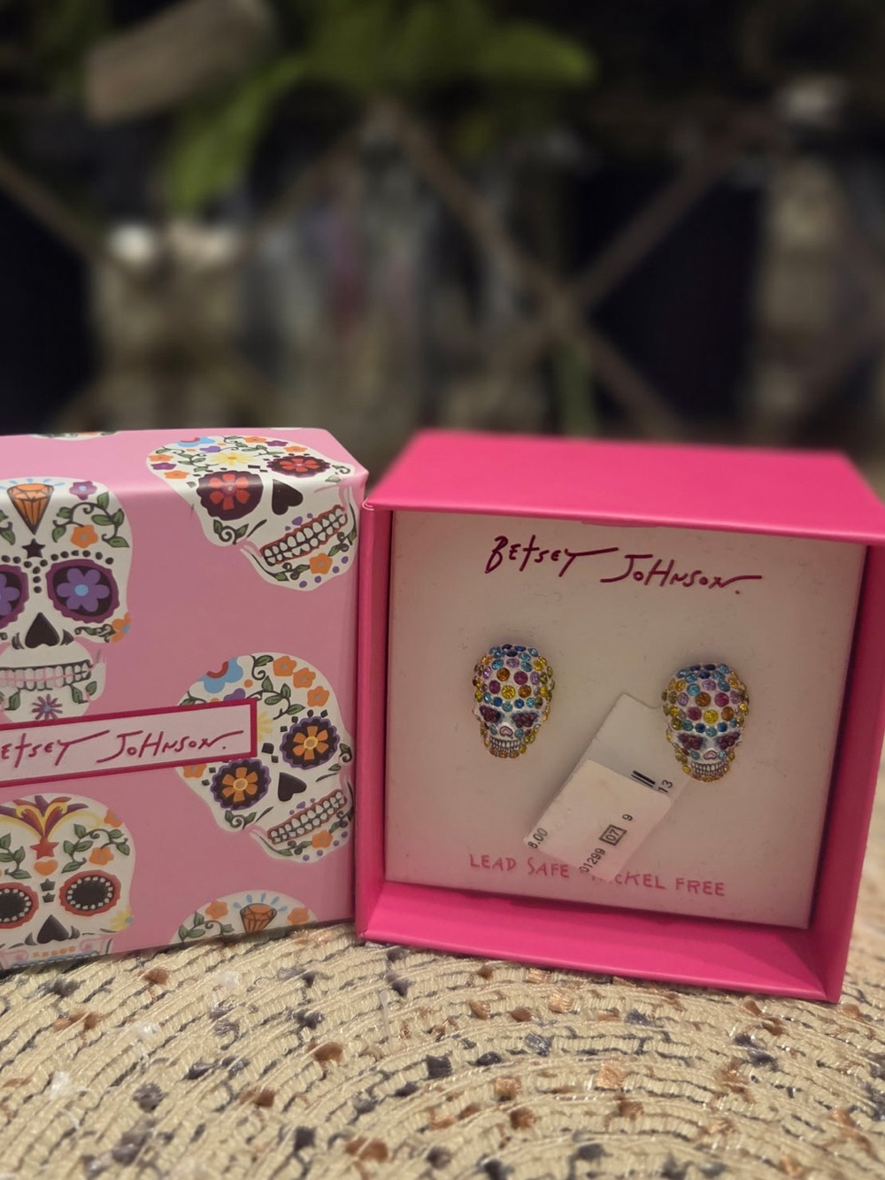 Betsey Johnson Sugar Skull Earrings
Brand new with tags
#sugar #skull